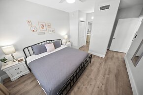 Bayview Regency Apartments By Lowkl