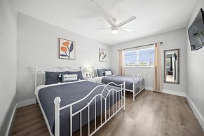 Bayview Regency Apartments By Lowkl