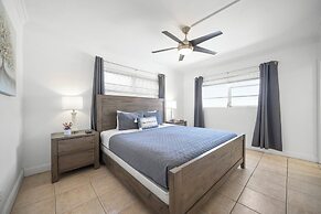 Bayview Regency Apartments By Lowkl