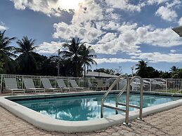 Bayview Regency Apartments By Lowkl