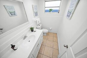 Bayview Regency Apartments By Lowkl