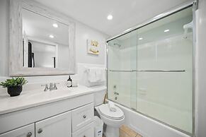 Bayview Regency Apartments By Lowkl