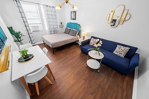 Nine20 Collins Apartments by Lowkl