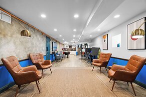 Nine20 Collins Apartments by Lowkl