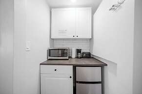 Nine20 Collins Apartments by Lowkl