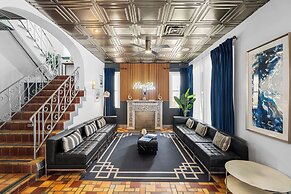 Nine20 Collins Apartments by Lowkl