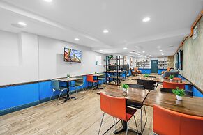 Nine20 Collins Apartments by Lowkl