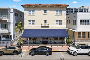 Nine20 Collins Apartments by Lowkl