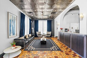 Nine20 Collins Apartments by Lowkl