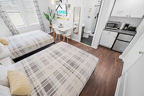 Nine20 Collins Apartments by Lowkl