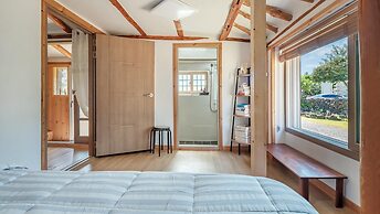 Jeju Motungedoljib Dogchaepension