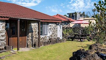 Jeju Motungedoljib Dogchaepension