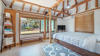 Jeju Motungedoljib Dogchaepension