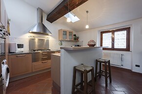 Toscanella 3 Bedrooms by Mmega