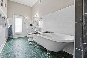 Historic Cotton Mansion Duluth Boutique Hotel