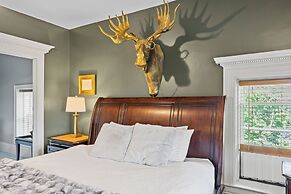 Historic Cotton Mansion Duluth Boutique Hotel