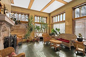 Historic Cotton Mansion Duluth Boutique Hotel