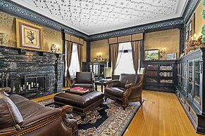Historic Cotton Mansion Duluth Boutique Hotel