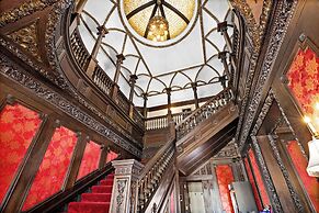 Historic Cotton Mansion Duluth Boutique Hotel