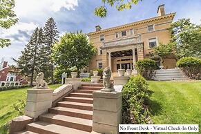 Historic Cotton Mansion Duluth Boutique Hotel