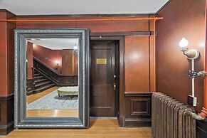 Historic Cotton Mansion Duluth Boutique Hotel