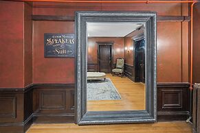 Historic Cotton Mansion Duluth Boutique Hotel