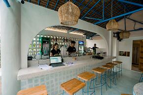 Mad Monkey Panglao