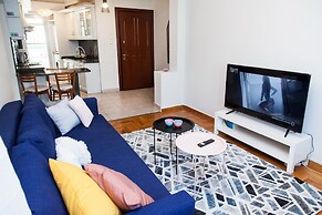 Brand new apt in central Athens