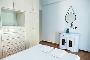 Brand new apt in central Athens