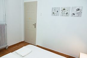 Brand new apt in central Athens