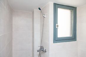 Brand new apt in central Athens