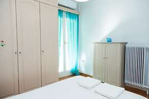 Brand new apt in central Athens