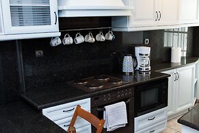 Brand new apt in central Athens