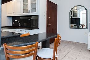 Brand new apt in central Athens