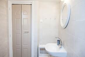 Brand new apt in central Athens