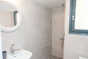 Brand new apt in central Athens