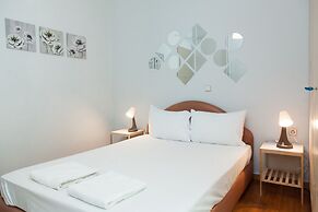 Brand new apt in central Athens