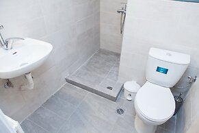 Brand new apt in central Athens