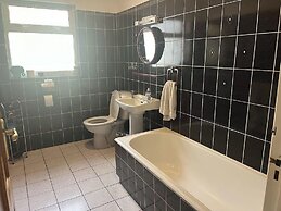 6 Ensuite Bedrooms-sleeps 12-garden-sea & Mtn View