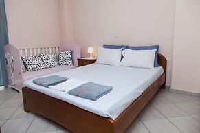 Cozy apt in Peristeri near Metro station