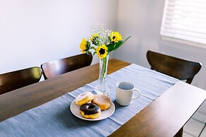 Galleria Apartments by Lowkl