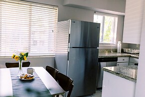 Galleria Apartments by Lowkl