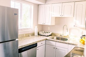 Galleria Apartments by Lowkl