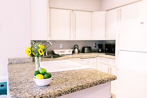 Galleria Apartments by Lowkl