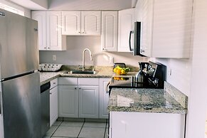 Galleria Apartments by Lowkl