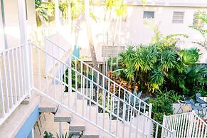 Galleria Apartments by Lowkl