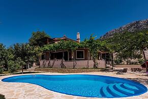 Villa Belezza With Pool, Split - Kastel Gomilica