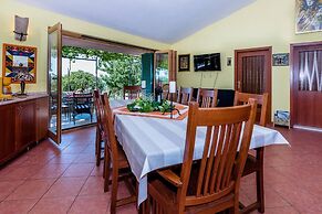 Villa Belezza With Pool, Split - Kastel Gomilica