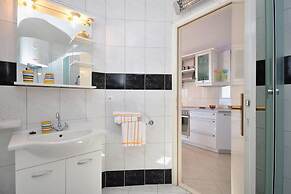 Villa Belezza With Pool, Split - Kastel Gomilica