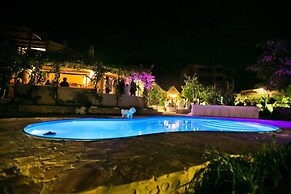 Villa Belezza With Pool, Split - Kastel Gomilica